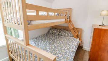 2 bedrooms, WiFi (free), individually decorated, individually furnished