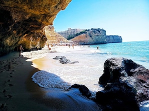 Beach - Apartment 'Apartamento Praia Carvoeiro' with Balcony, Wi-Fi and Air Conditioning (Carvoeiro)