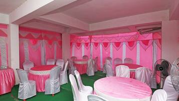House | Banquet hall