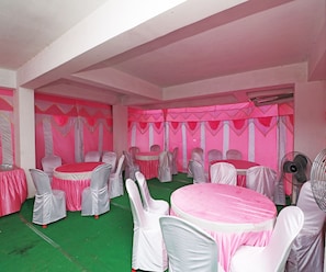 House | Banquet hall