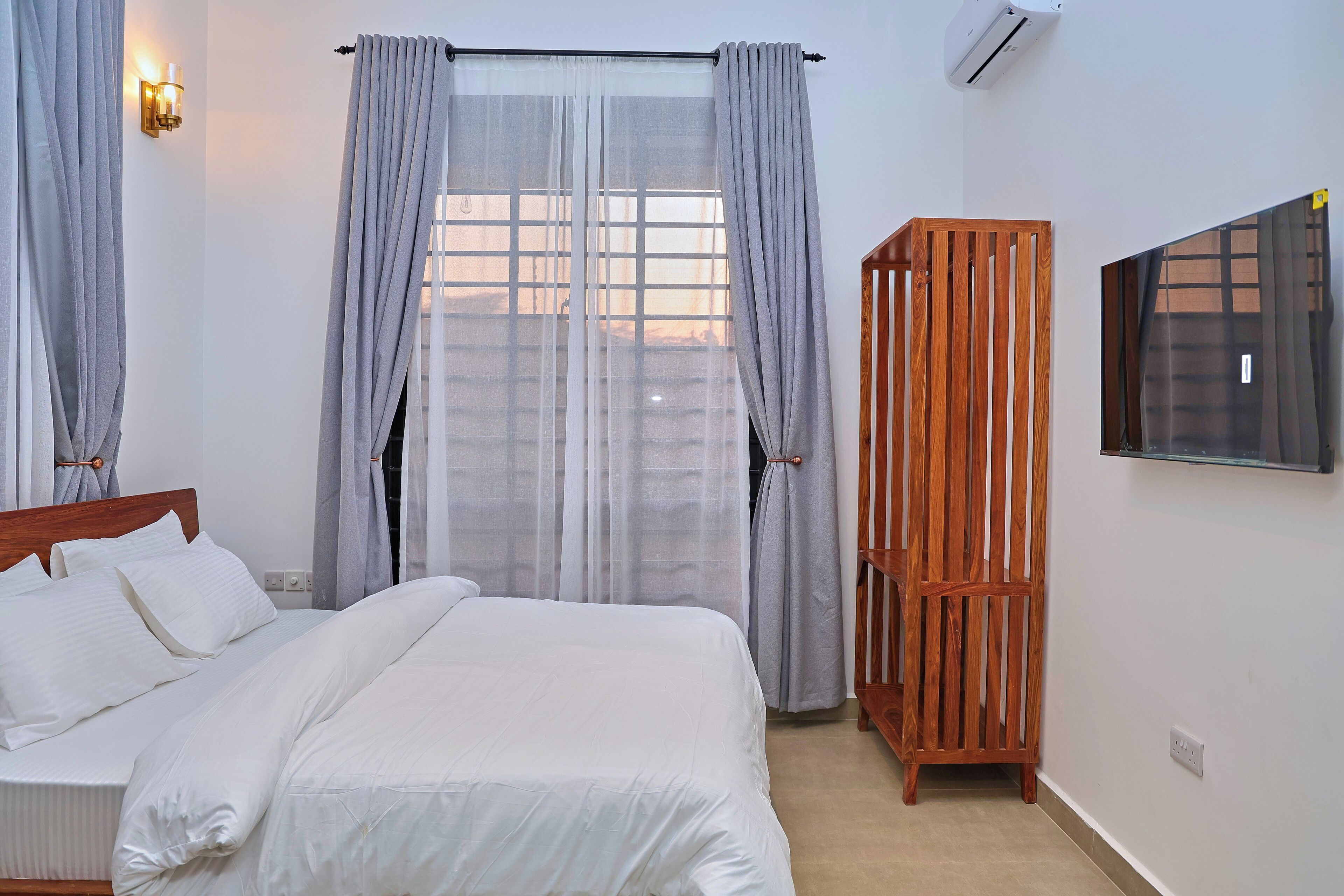 Habitació doble Comfort, vistes a la muntanya | Caixa forta a l'habitació i escriptori 