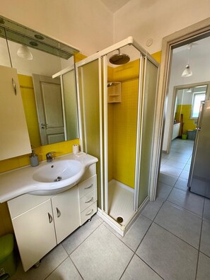 Bathroom - Vrbo Property (Caminia)