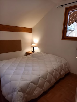 4 habitaciones, tabla de planchar con plancha y wifi 