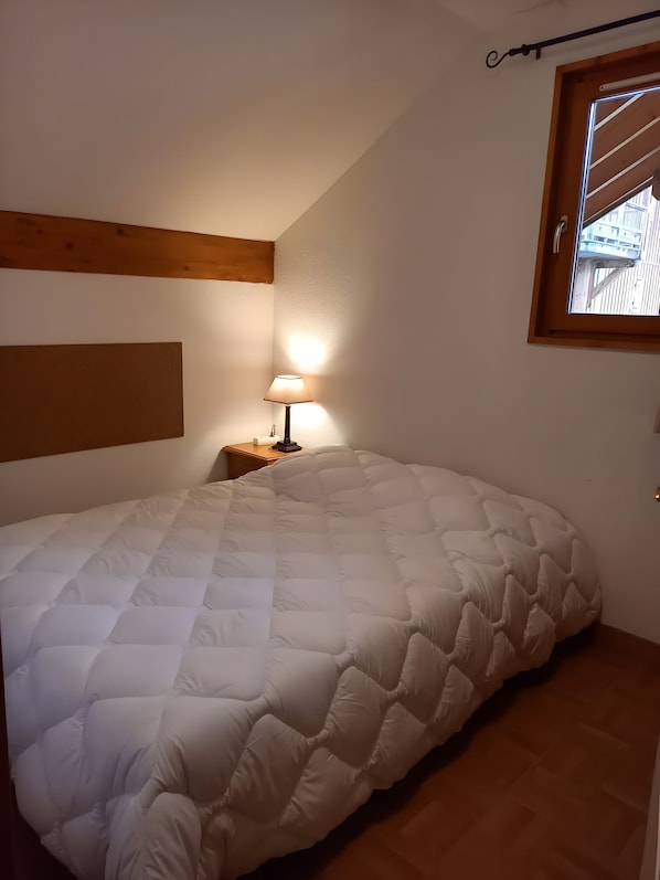 4 bedrooms, iron/ironing board, WiFi
