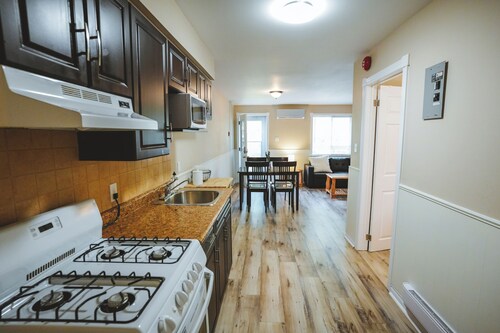 Complex Unit 4 - Spacious 2-Bedroom Condo Steps from the Lake