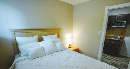 Complex Unit 4 - Spacious 2-Bedroom Condo Steps from the Lake
