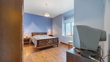 2 quartos, ferros/tábuas de passar roupa, Wi-Fi, roupa de cama