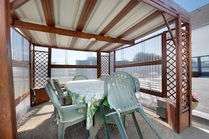 Outdoor dining - Guest Room "Chambre 2" with Shared Garden and Wi-Fi (Courtils)