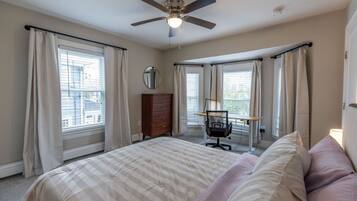 2 Schlafzimmer, Schreibtisch, Reisekinderbett, WLAN
