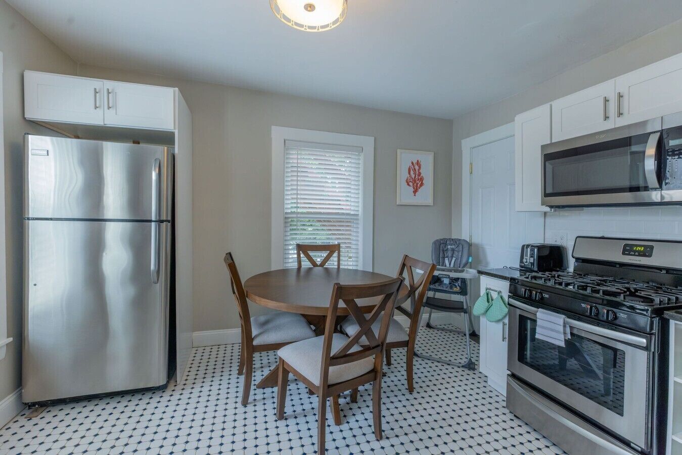 Coffee/tea maker, fridge, microwave, oven