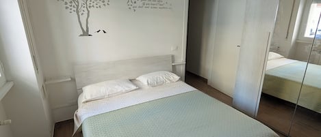 1 室のベッドルーム、WiFi (無料)、ベッドシーツ