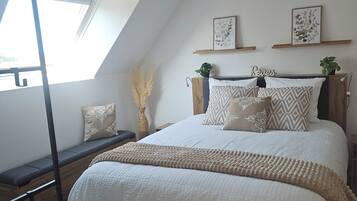 Iron/ironing board, WiFi (free), bed sheets