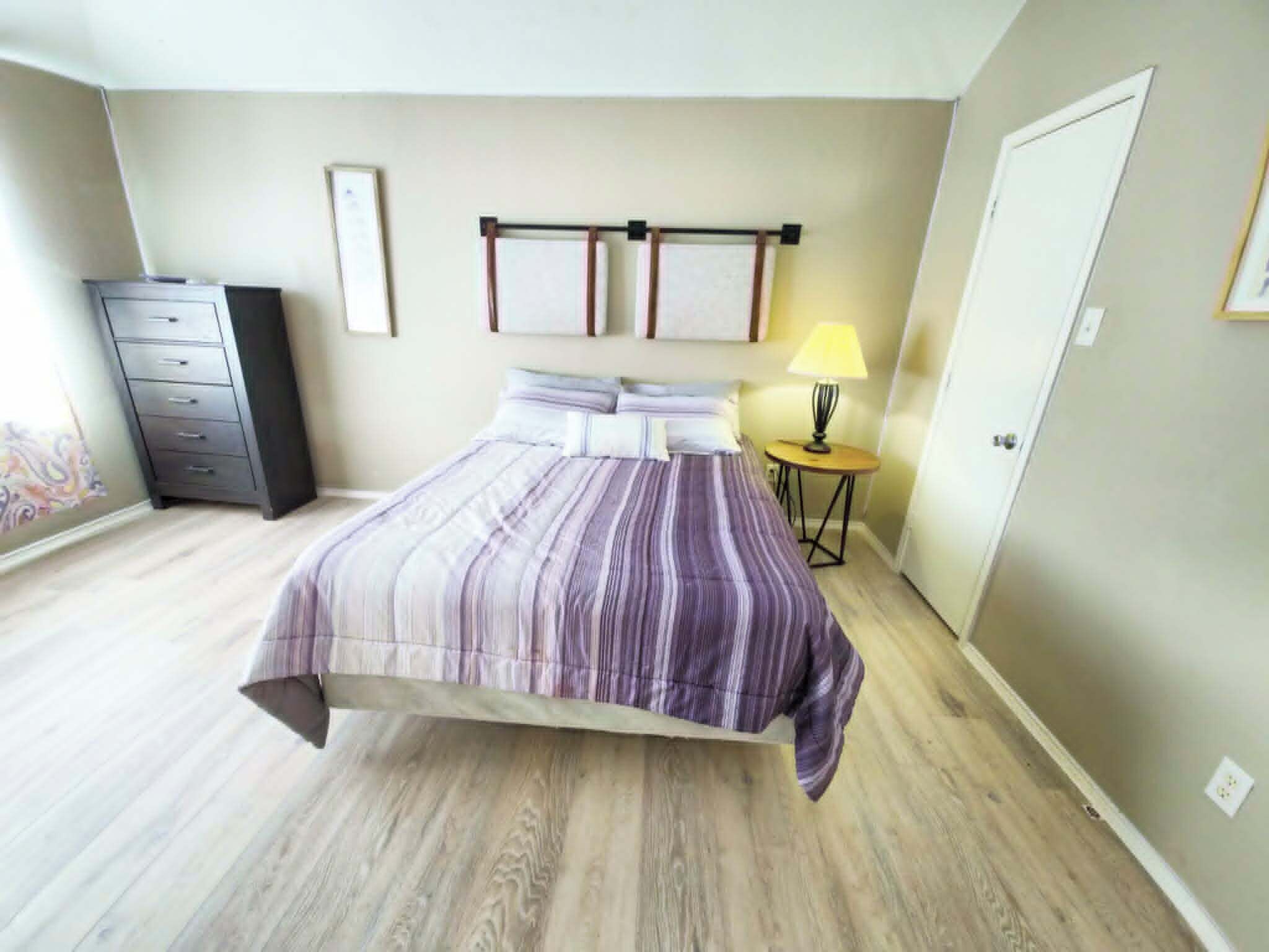 4 bedrooms, iron/ironing board, WiFi, bed sheets