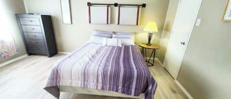 4 bedrooms, iron/ironing board, WiFi, bed sheets