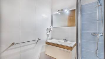 Chalet | Bathroom | Hair dryer