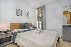 Chalet | 3 bedrooms, iron/ironing board - Beachside Escape in Cala Molins (Pollença)