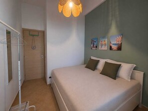 Desk, iron/ironing board, free WiFi, bed sheets - Independent villa just 500 metres from beautiful beaches. Private parking. (Santa Maria del Focallo)