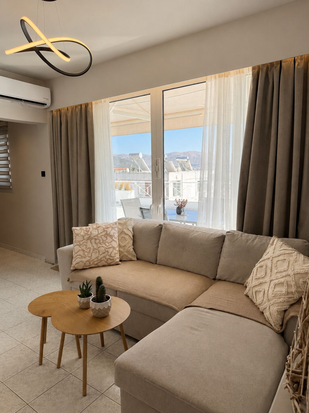 Deluxe Penthouse, City View | Iron/ironing board, WiFi (free), bed sheets