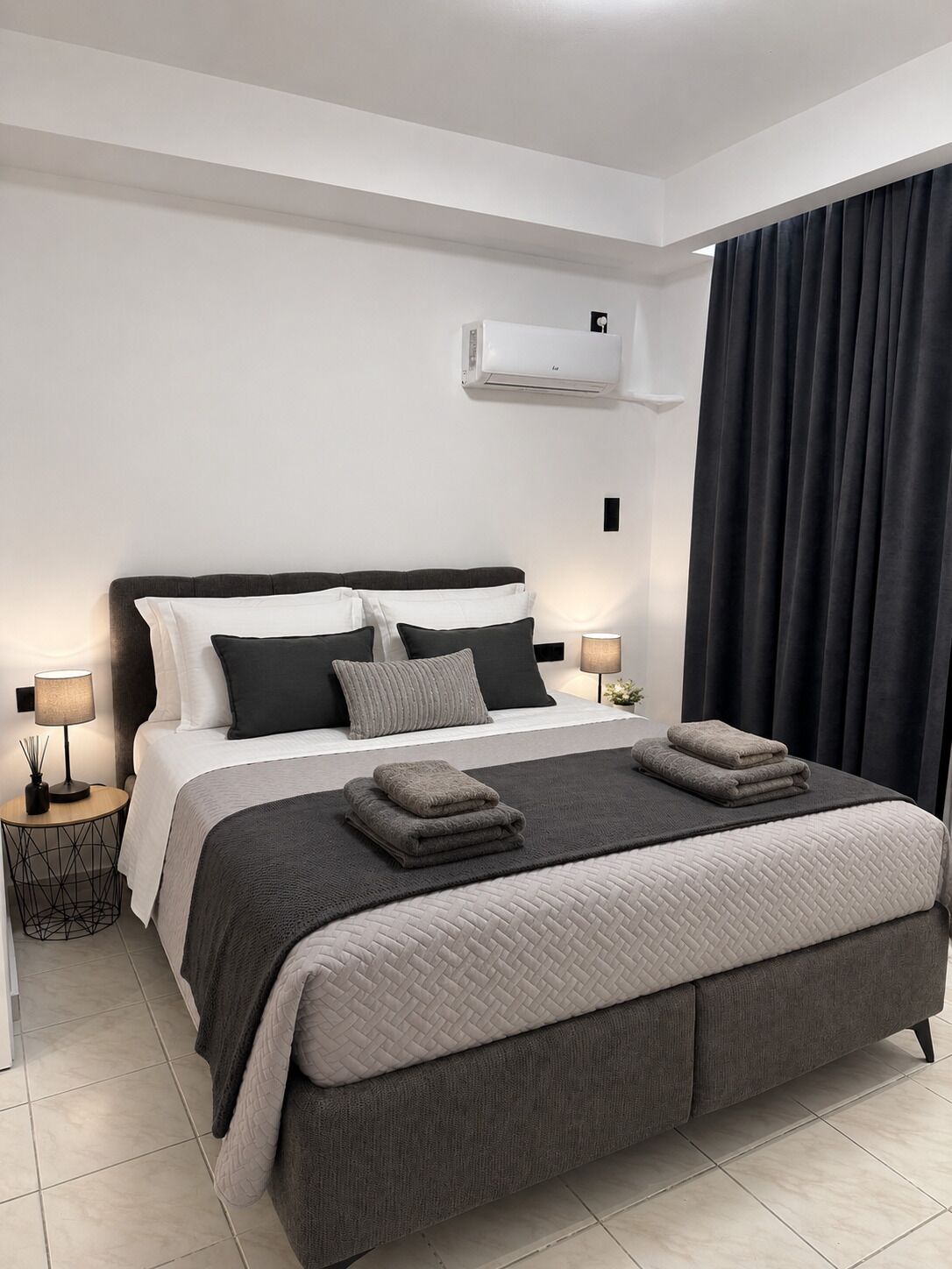 Apartament familiar, vistes a la ciutat | Planxa i posts de planxar, wifi gratuïta i roba de llit 