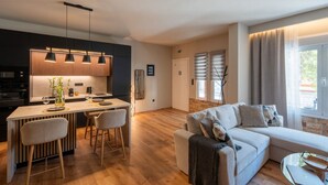 Chambre Double Deluxe, balcon, vue ville | Fer et planche à repasser, Wi-Fi gratuit, draps fournis