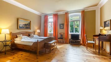 5 bedrooms, WiFi, bed sheets