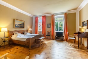 5 bedrooms, WiFi, bed sheets - Parkcafe Holiday Home with Private Terrace, Garden, and Wi-Fi (Briesen)
