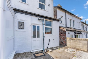 Unclassified image, 3 of 77, button - Peak Side Terrace (Buxton)
