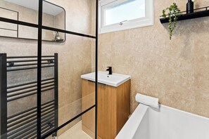 Shower - Edison House (Stafford)