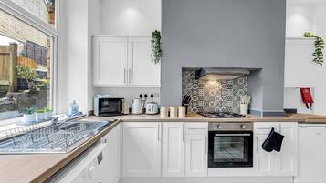 Cookware/dishes/utensils