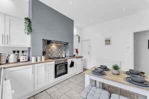 Cookware/dishes/utensils - Peak View Terrace (Buxton)