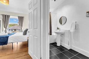 2 bedrooms, WiFi (free), individually decorated, individually furnished - Peak View Terrace (Buxton)