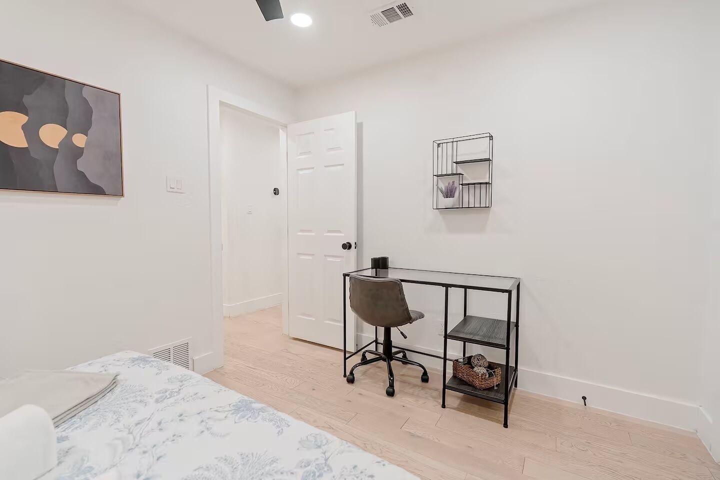 5 habitaciones, tabla de planchar con plancha y wifi gratis 