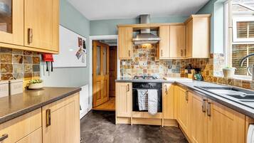 Cookware/dishes/utensils