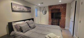 Room - Two bedroom, two bath suite located in desirable Bloomingdale! (Washington)