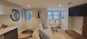 Living area - Two bedroom, two bath suite located in desirable Bloomingdale! (Washington)