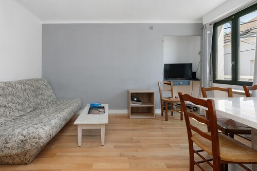 Houat – Apartment for 4 with Shared Terrace and Wi-Fi