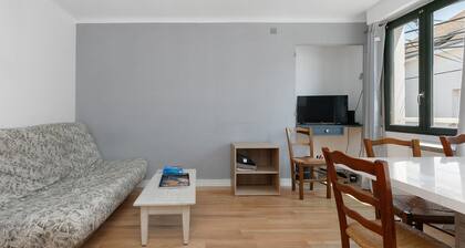 Houat – Apartment for 4 with Shared Terrace and Wi-Fi