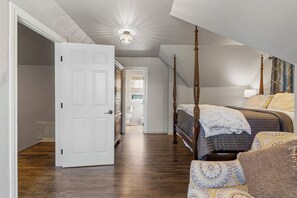 3 habitaciones, tabla de planchar con plancha, internet y ropa de cama