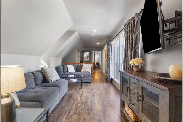Living area - Your Splendid Sanctuary awaits in this magical escape to the lake! (Sand Springs)