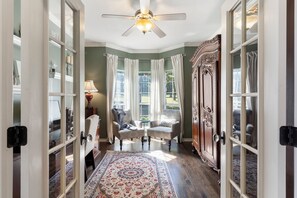 Interior - Your Splendid Sanctuary awaits in this magical escape to the lake! (Sand Springs)