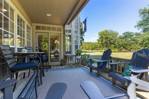 Outdoor dining - Your Splendid Sanctuary awaits in this magical escape to the lake! (Sand Springs)