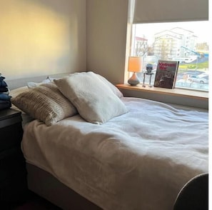 2 chambres, fer et planche à repasser, Wi-Fi, draps fournis