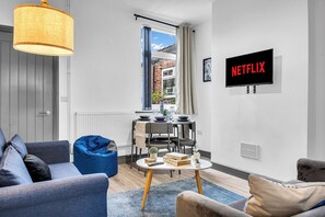 Living area - Victoria House, Stoke on Trent (Stoke-on-Trent)