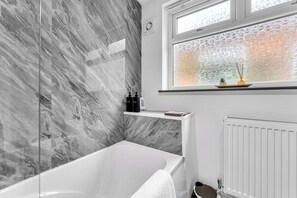 Shower - Victoria House, Stoke on Trent (Stoke-on-Trent)