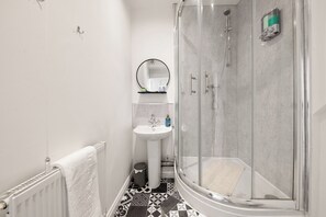 Shower - The Hallmark Birmingham Flat (Birmingham)