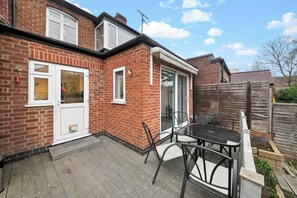 Outdoor dining - Oxford City Stay Cooper House (Oxford)