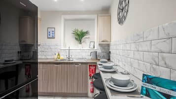 Dishwasher, cookware/dishes/utensils