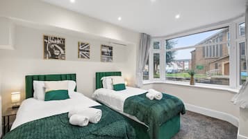 5 slaapkamers, gratis wifi, individueel gedecoreerd