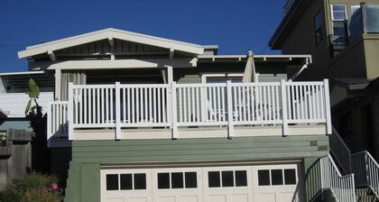 Charming 2-bedroom cottage steps to the Strand Hermosa Beach