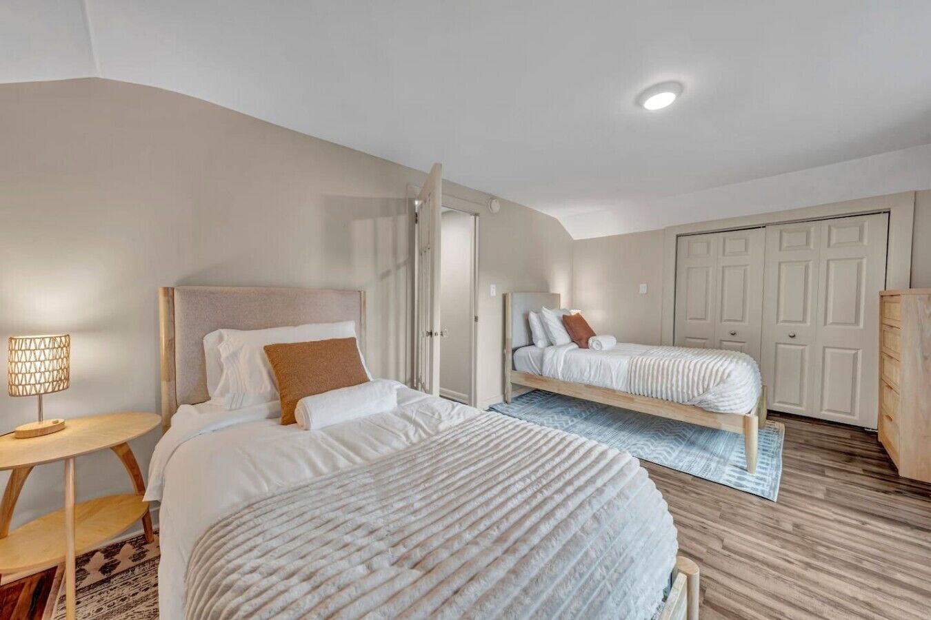 3 quartos, escrivaninha, Wi-Fi, roupa de cama